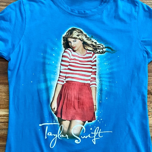 Taylor Swift Tops - NWOT Taylor Swift Official Tour Shirt - Speak Now